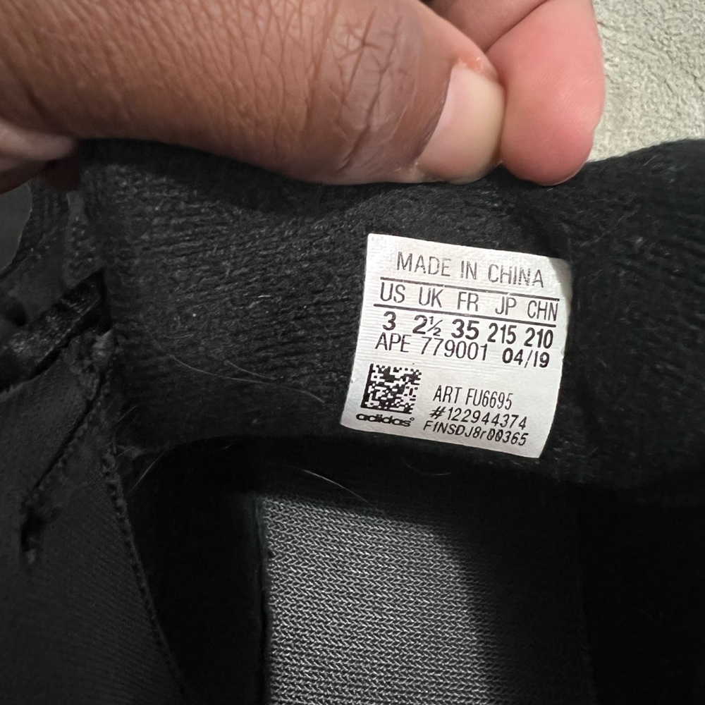 Yeezy Boost 700 V2 Kids Vanta - Picture 8 of 16